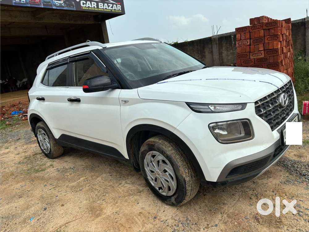 Hyundai Venue Petrol Mt 9000