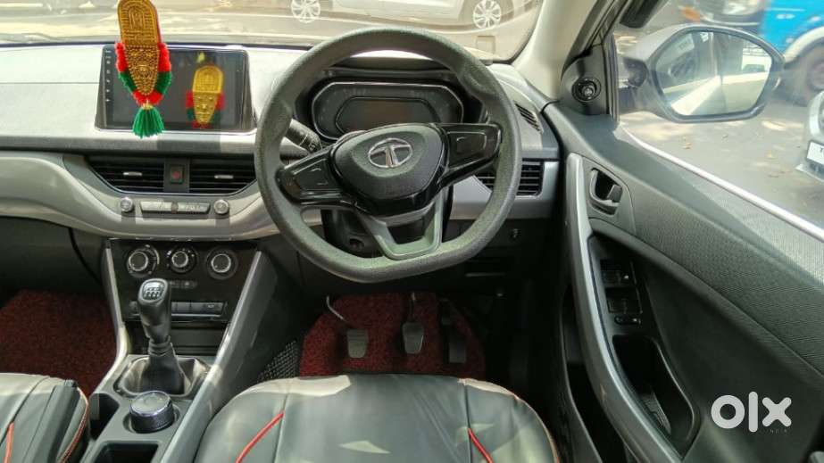 Tata Nexon, 2023, Petrol