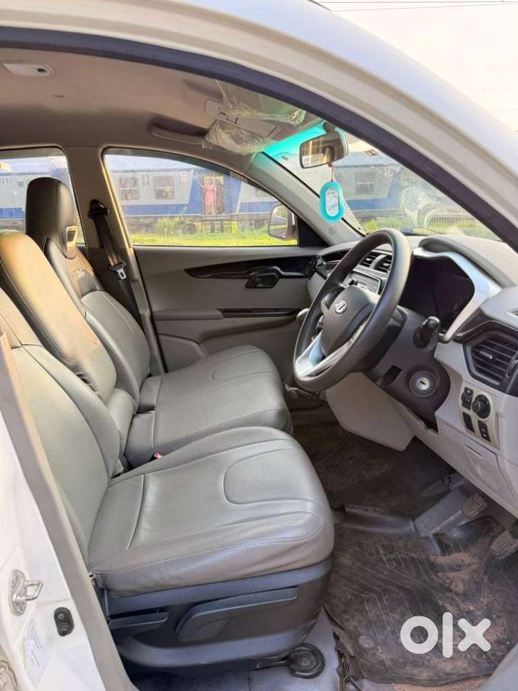 Mahindra Kuv 100 K8 5str, 2017, Petrol
