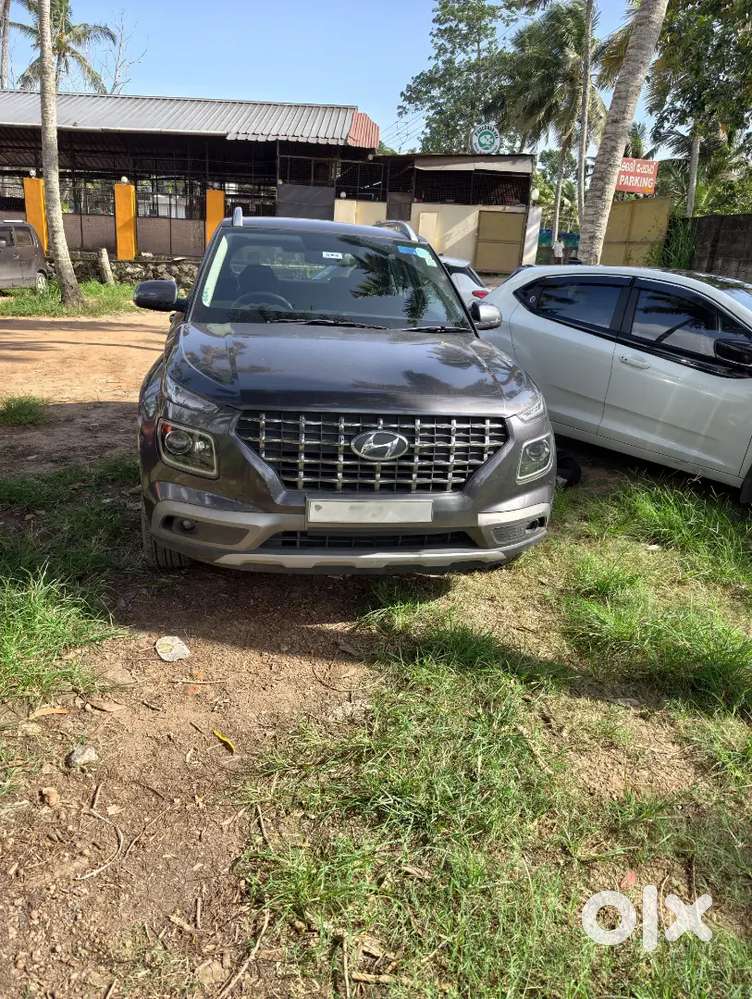 Hyundai Venue 2021 Petrol 71000 Km Driven