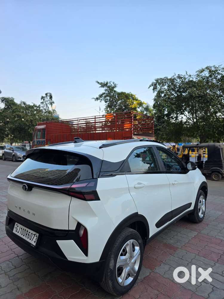 Tata Nexon Fearless Pr S 1.2 Revotron Petrol 6 Mt Dt, 2024, Cng & Hy..