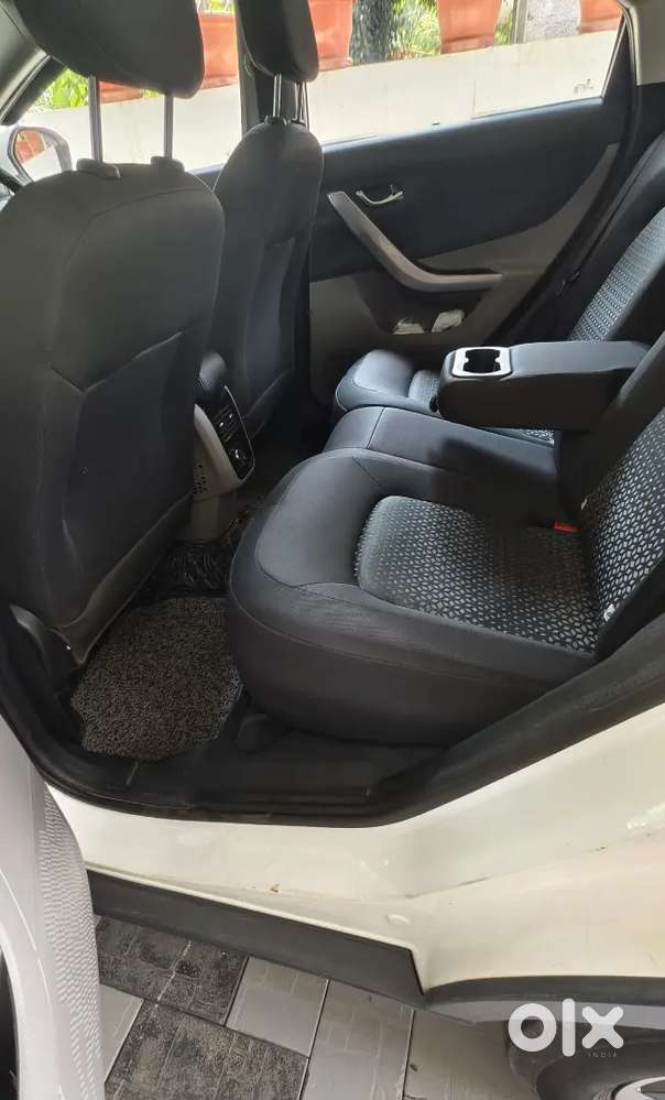 Tata Nexon Petrol (cng Kit Added) Xza Automatic 2018 Model