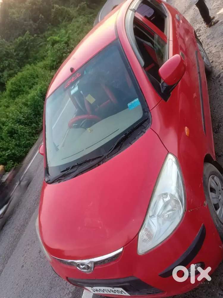 Red Colour Ka Car Hai