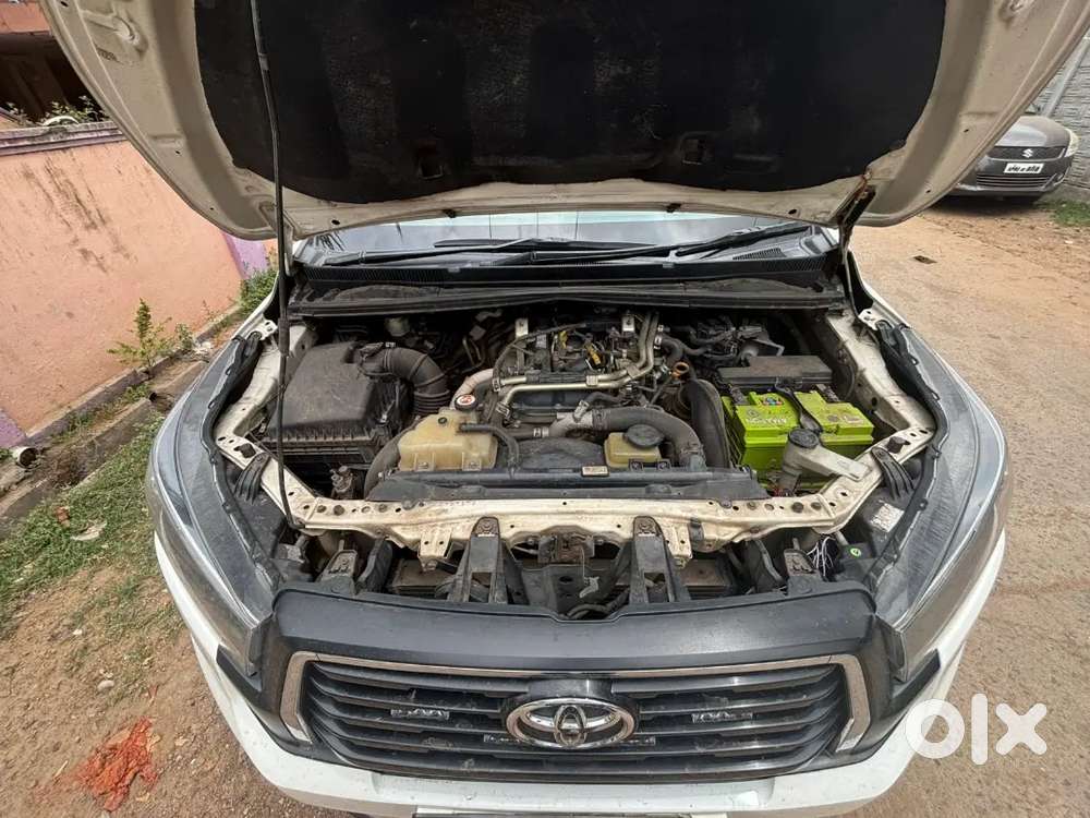 Toyota Innova Crysta Vx 2018 Pearl Whitetaxi Board