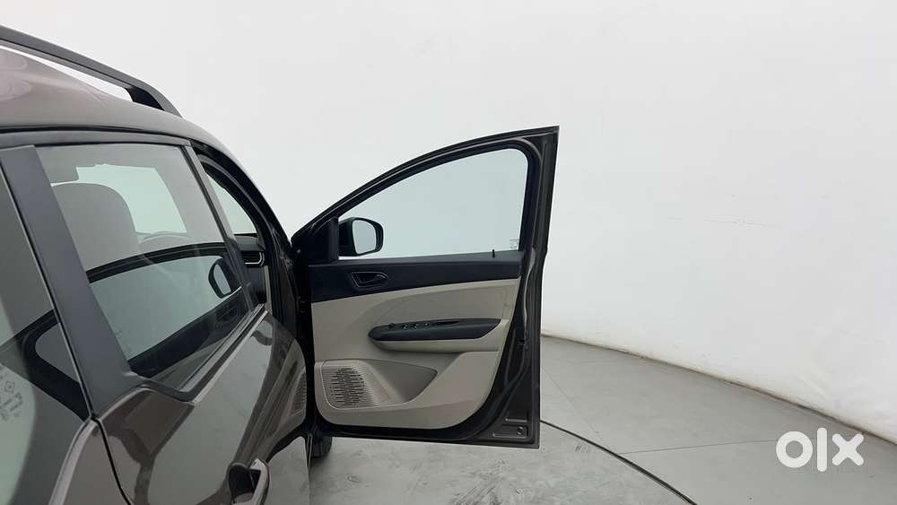 Renault Triber Rxt Easy-r Amt, 2023, Petrol