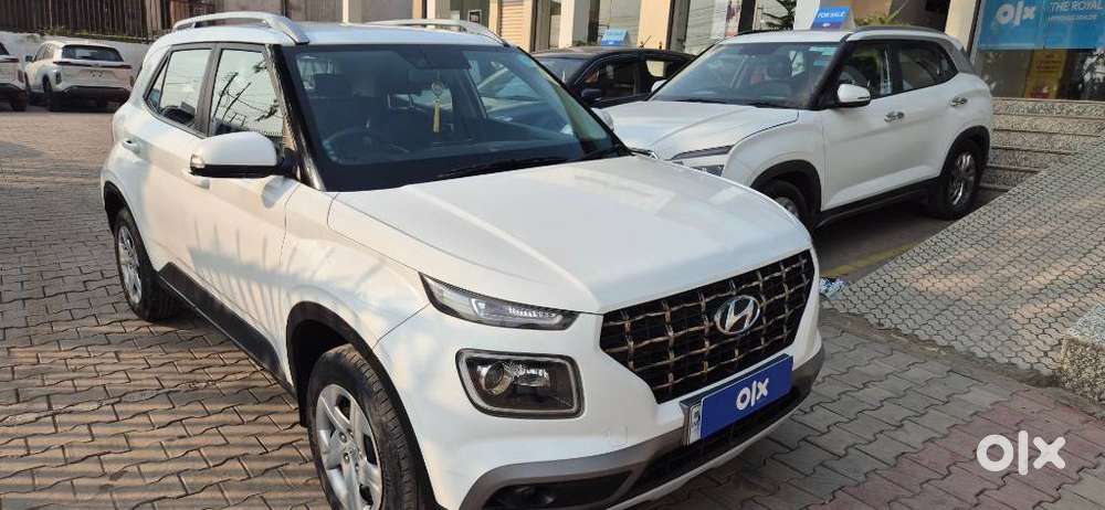 Hyundai Venue 1.2 S Plus, 2022, Petrol