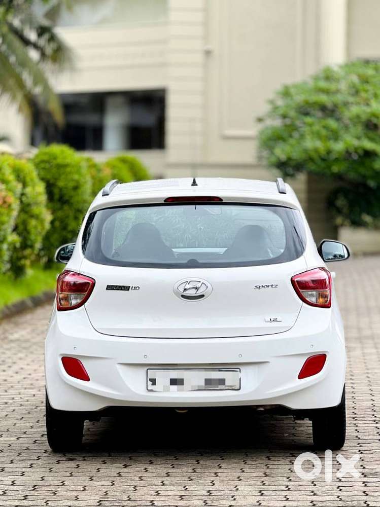 Hyundai Grand I10 Sportz, 2015, Petrol