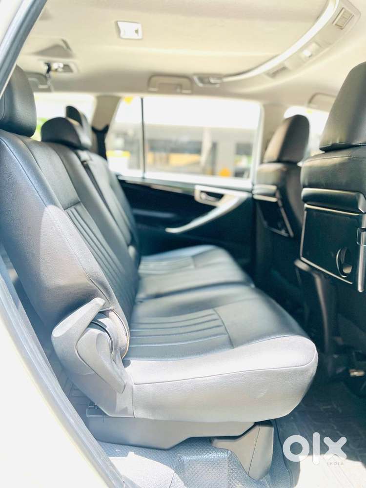 Toyota Innova Crysta 2.4 V 8 Str, 2016, Diesel