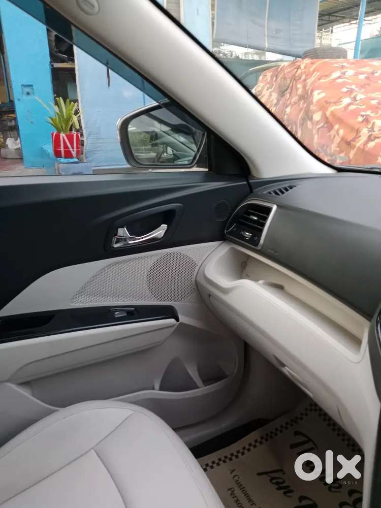 Mahindra Xuv300,no Repairs,kindly Read The Description Below