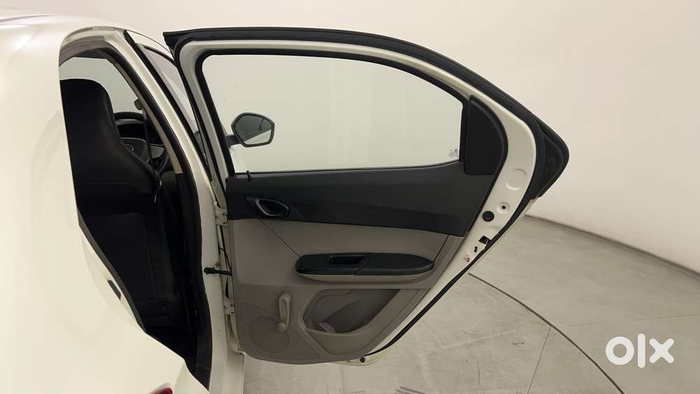 Tata Tiago Xe, 2016, Petrol