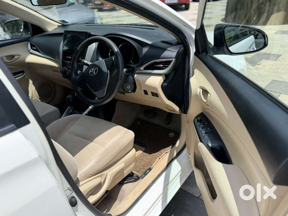 Toyota Yaris Ativ J Cvt, 2021, Petrol