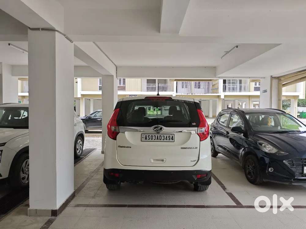 Mahindra Marazzo M6 Plus