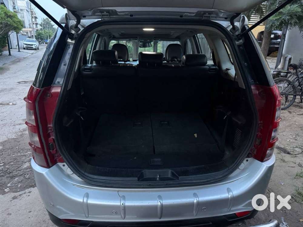 2017 Mahindra Xuv500 W10 Automatic (silver) – Good Condition – ₹7,00,0