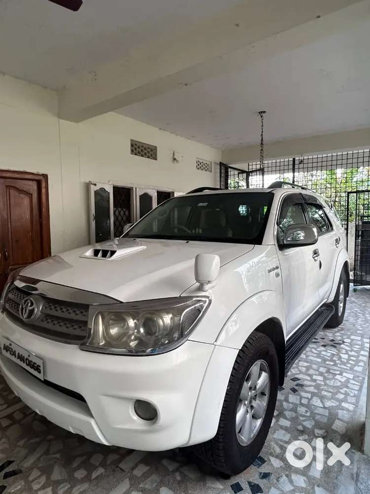 Toyota Fortuner 2011 Diesel 98000 Km Driven