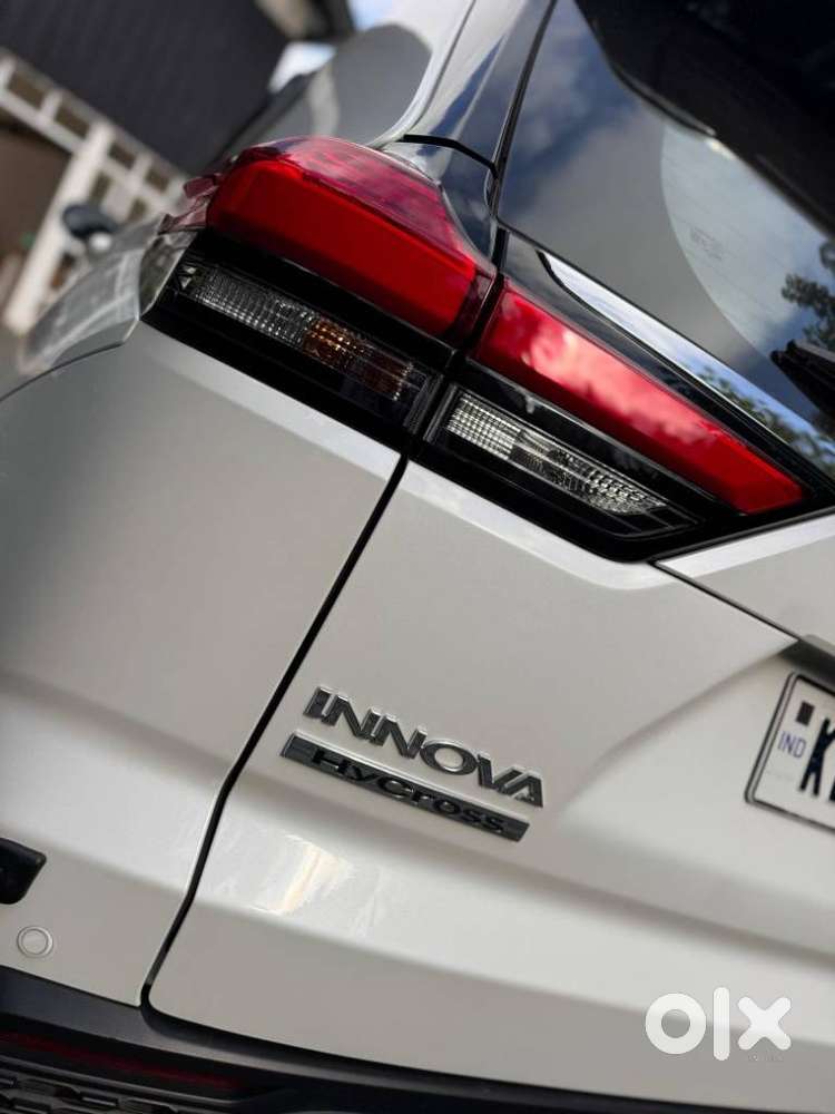 Toyota Innova Hycross 2.0 Zx (o) Hybrid 7 Str, 2025, Petrol