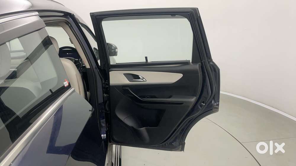 Mahindra Xuv700 2.2 Ax 7 Diesel At Luxury Pack Str, 2022, Diesel