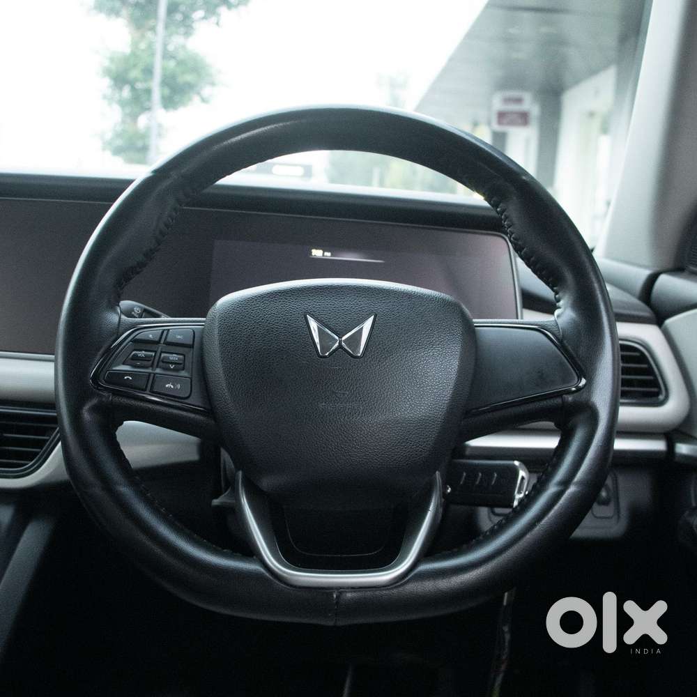 Mahindra Xuv700 2.2 Ax 5 Diesel At Str, 2022, Diesel