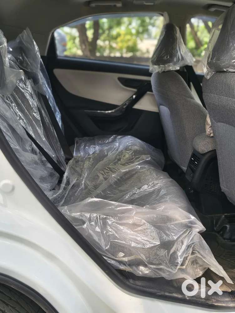 Tata Curvv Pure Plus S 1.2 Revotron Petrol 6mt, 2025, Petrol