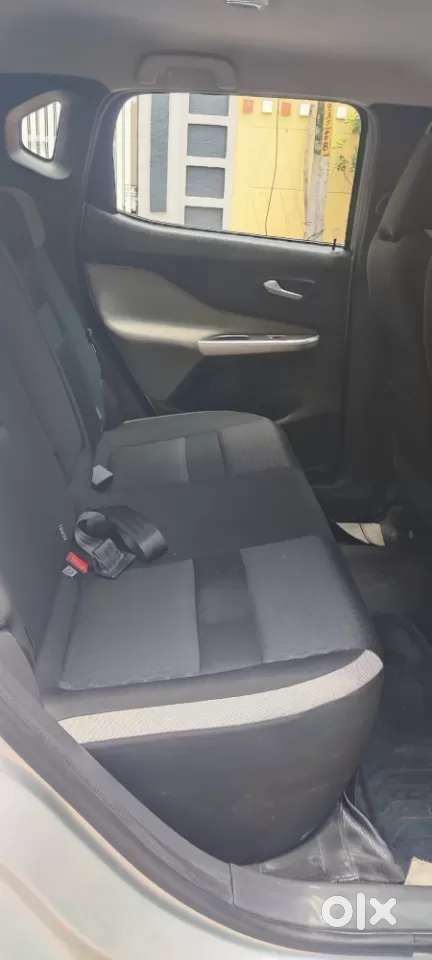 Nissan Magnite 1.0 Xv Premium, 2024, Petrol