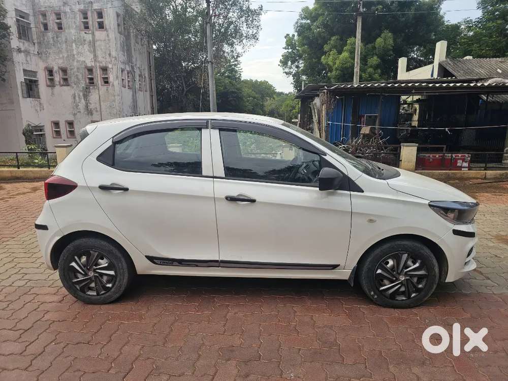2021 Tata Tiago Xe Petrol  Upgraded With Power Windows & Music System