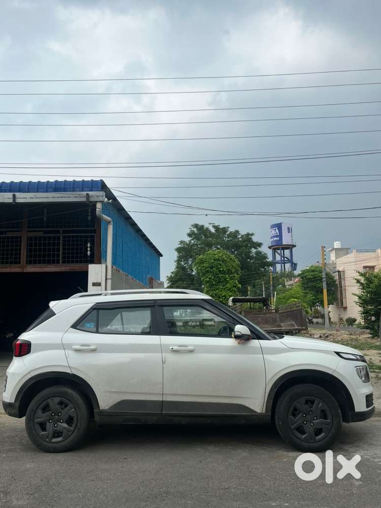 Hyundai Venue 2020 Petrol Well Maintained
