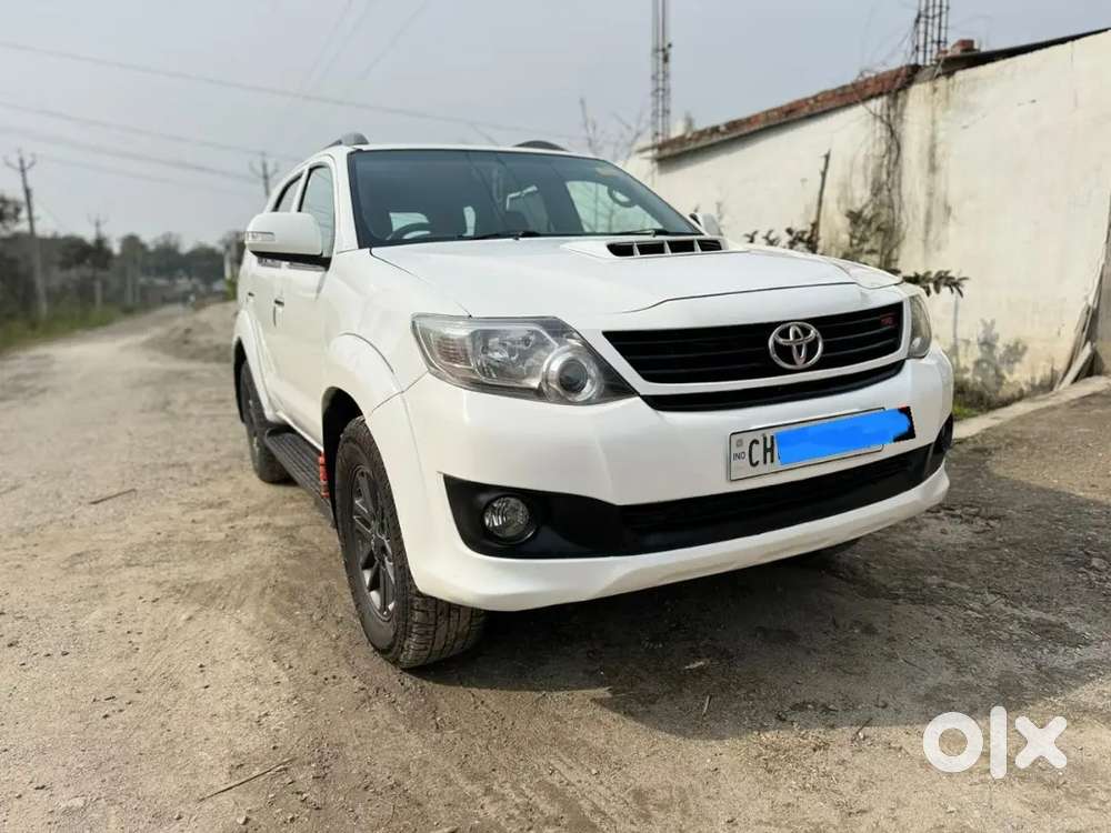 Toyota Fortuner 2012/11 Ch01 Diesel 1st Owner. 7 Seater Available