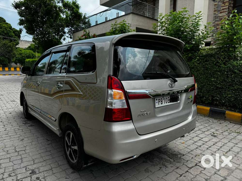 Toyota Innova 2.5 Gx (diesel) 8 Seater Bs Iv, 2012, Diesel