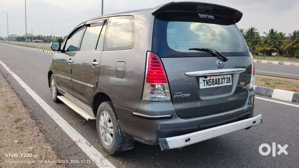 Toyota Innova 2.5 V Diesel 8-seater, 2011, Diesel