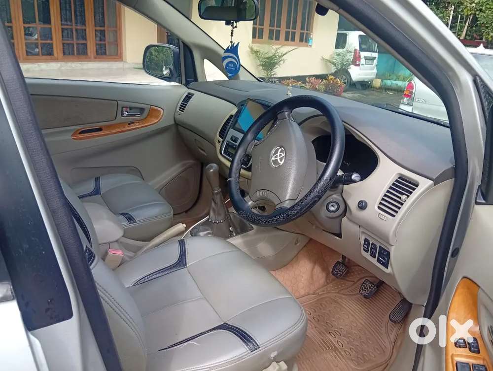 Toyota Innova 2011