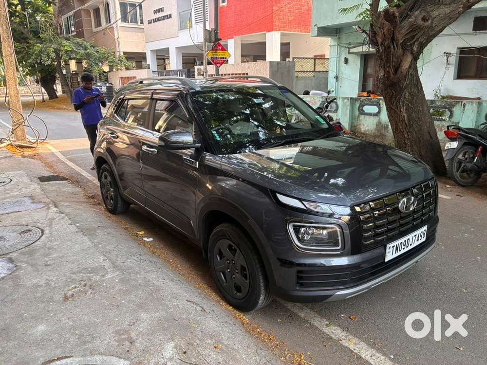 Hyundai Venue 2024 Petrol- New Like