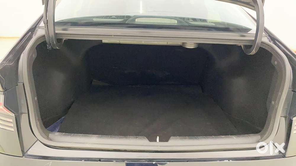 Hyundai Verna 1.5 Sx (o) Vtvt Ivt, 2023, Petrol