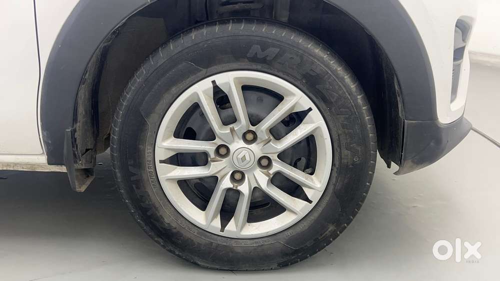 Renault Triber Rxt, 2023, Petrol
