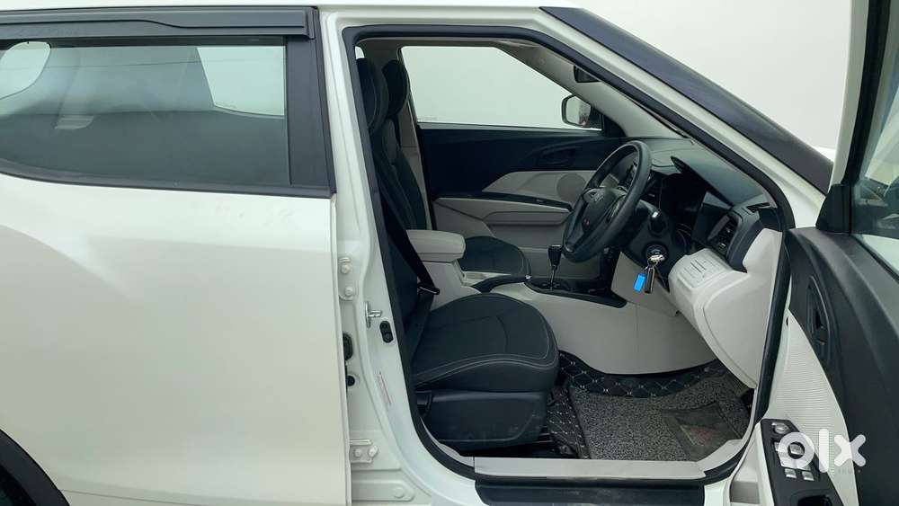 Mahindra Xuv300 1.2 W6 Amt Petrol, 2023, Petrol