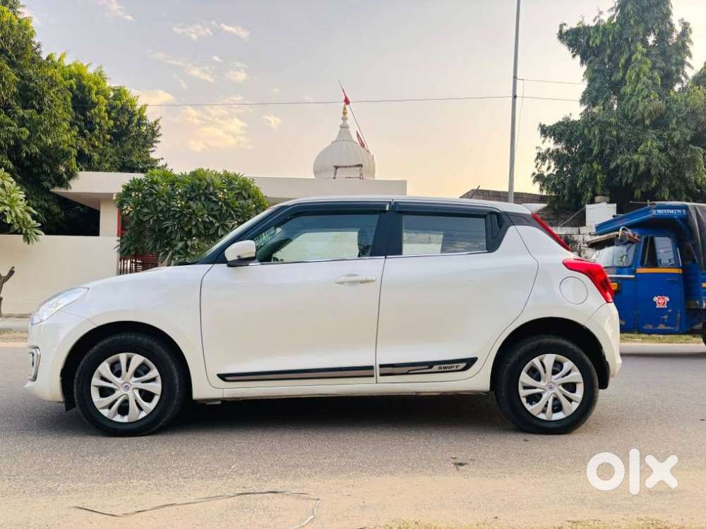 Maruti Suzuki Swift Vxi + Manual, 2022, Petrol