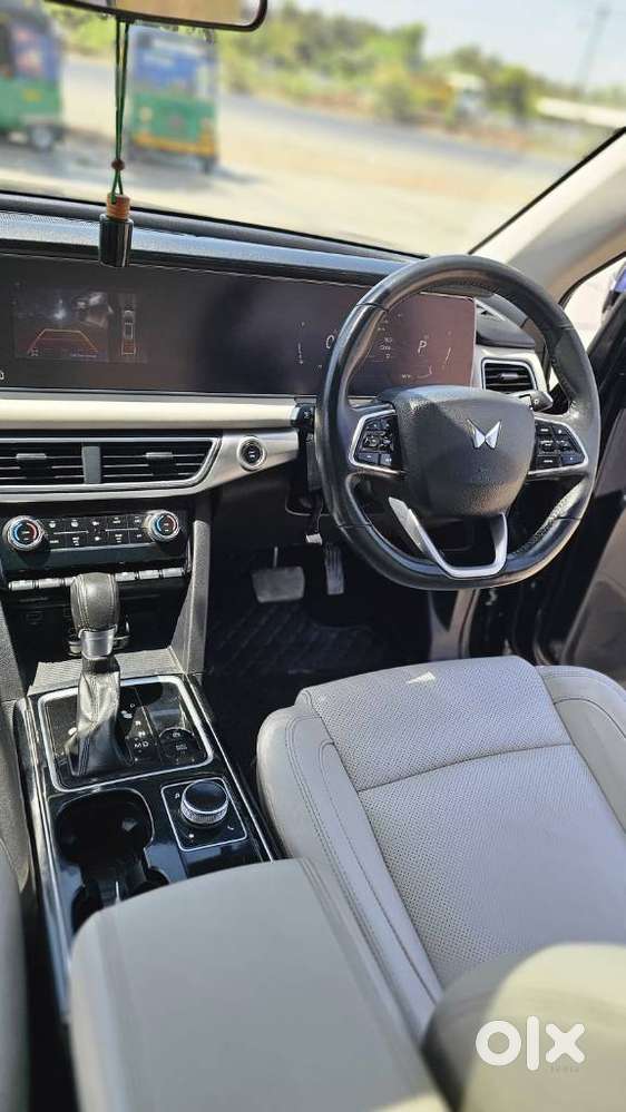 Mahindra Xuv700 2.2 Ax 7 Diesel At Luxury Pack Str Awd, 2022, Diesel