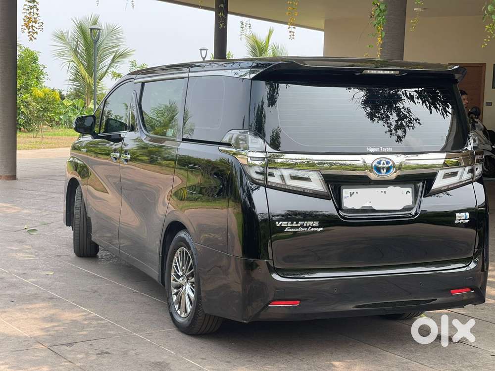 Toyota Vellfire 2.5 Executive Lounge, 2021, Petrol