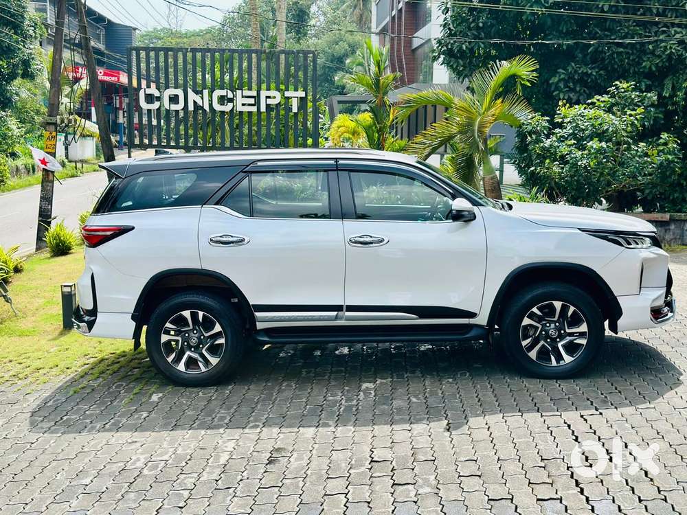 Toyota Fortuner Legender