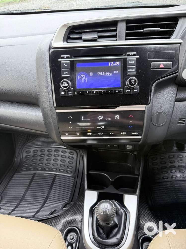 Honda Jazz V Mt Privilege, 2017, Petrol