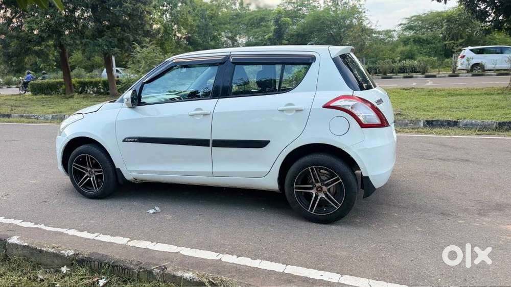 Maruti Suzuki Swift Amt Vvt Vxi, 2017, Petrol