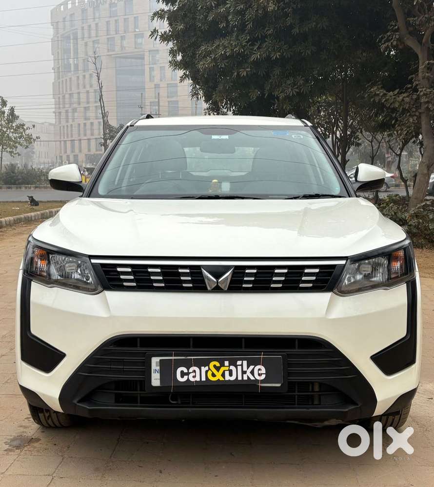 Mahindra Xuv300 1.2 W6 Amt Petrol, 2023, Petrol