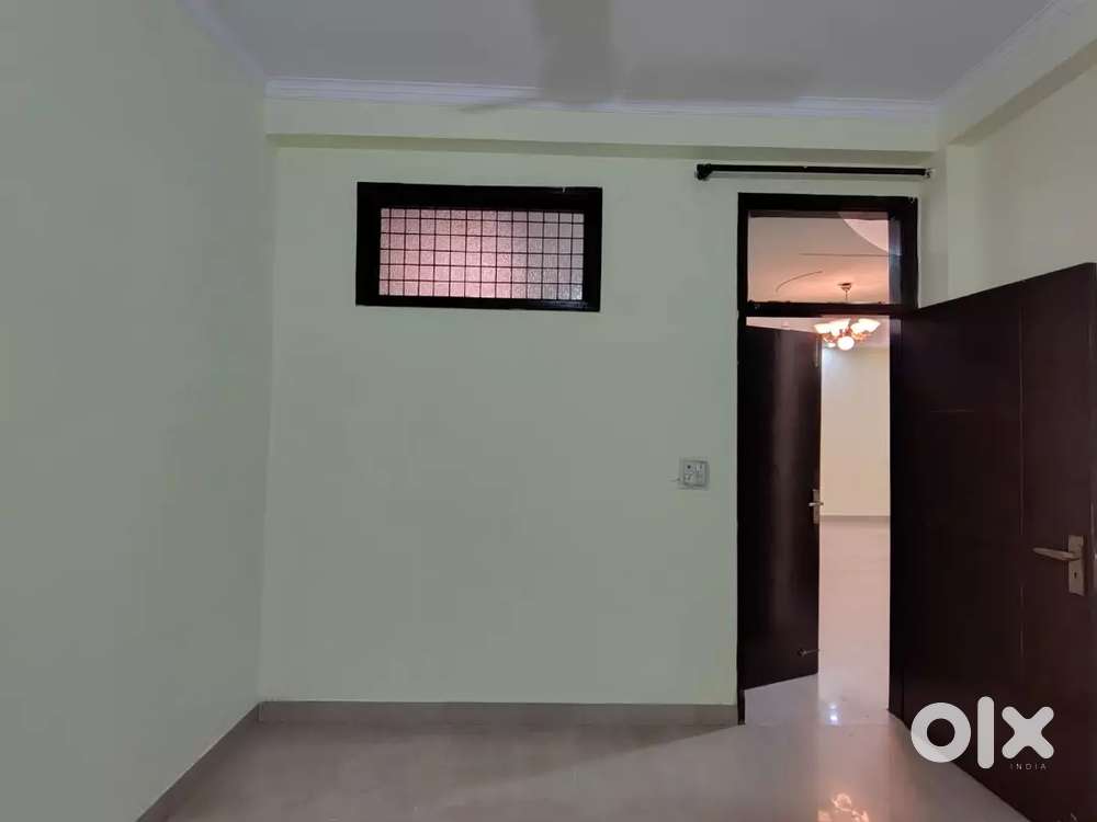 Available newly painted 2bhk flat in vaishali in prime location