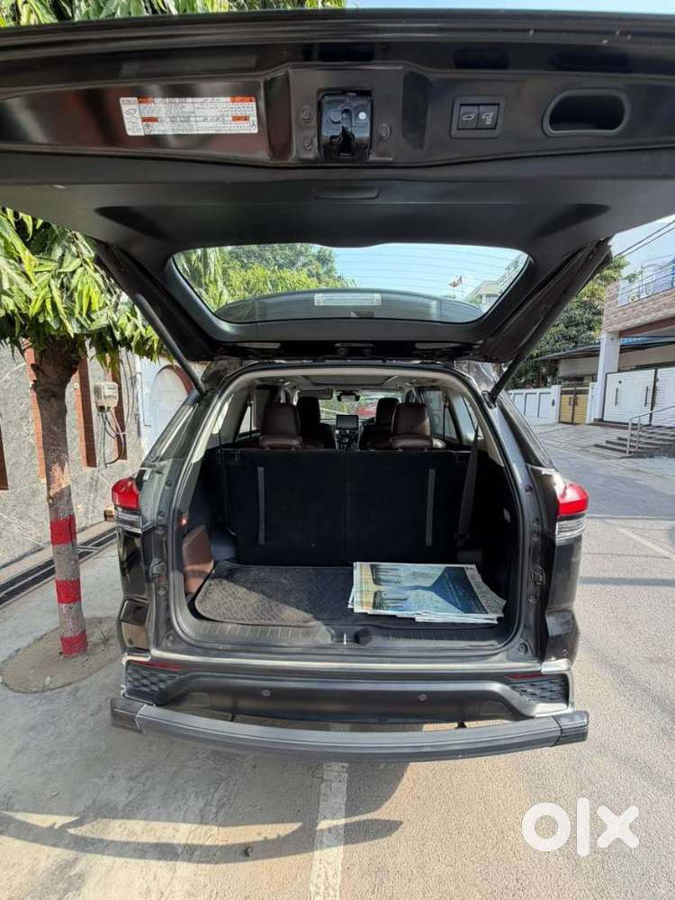 Toyota Innova Hycross 2.0 Zx Hybrid 7 Str, 2025, Petrol