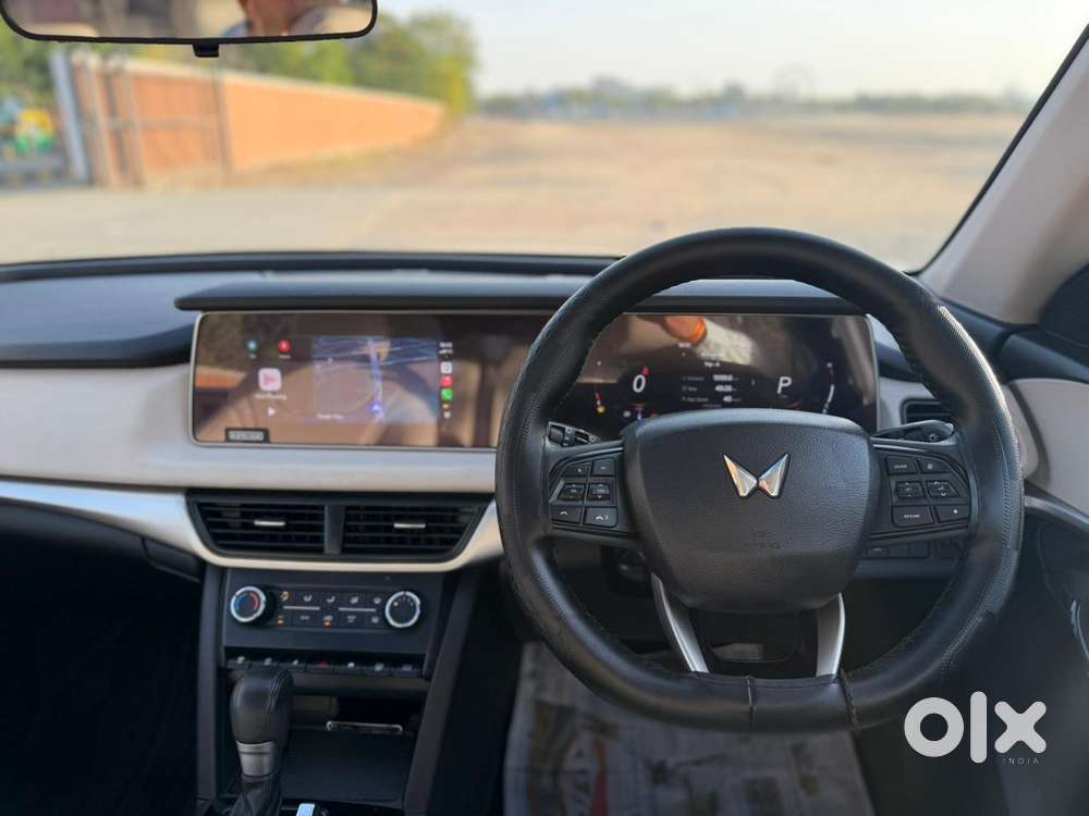 Mahindra Xuv700 2.2 Ax 5 Diesel At 7 Str, 2025, Diesel