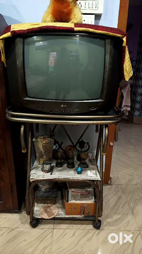 Lg tv with storage rack