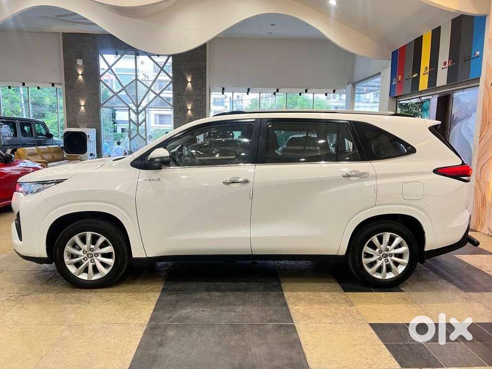 Toyota Innova Hycross 2.0 Vx Hybrid 7 Str, 2023, Petrol