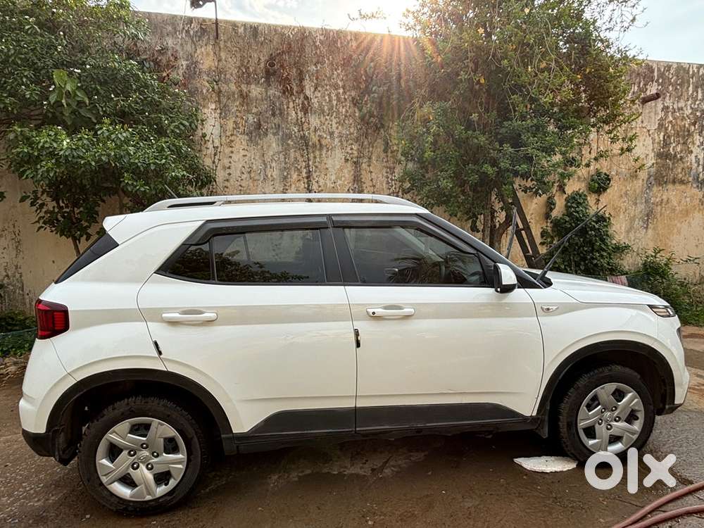Hyundai Venue Petrol Manual 2019