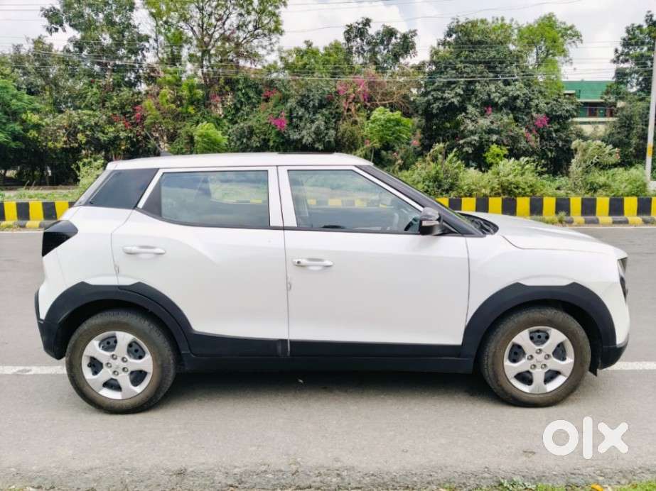 Mahindra Xuv 3xo Ax5l 1.2 Petrol At, 2025