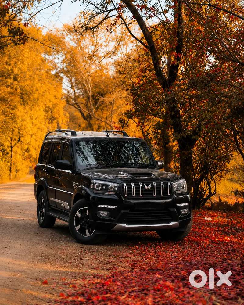 Black Mahindra Scorpio Classic 2023