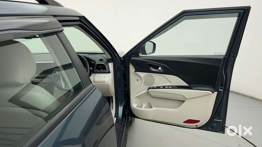 Mahindra Xuv300 1.2 W8 (o) Amt Petrol, 2022, Petrol