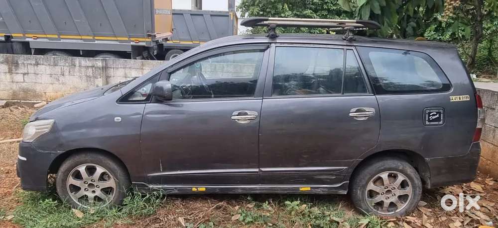 Toyota Innova 2015